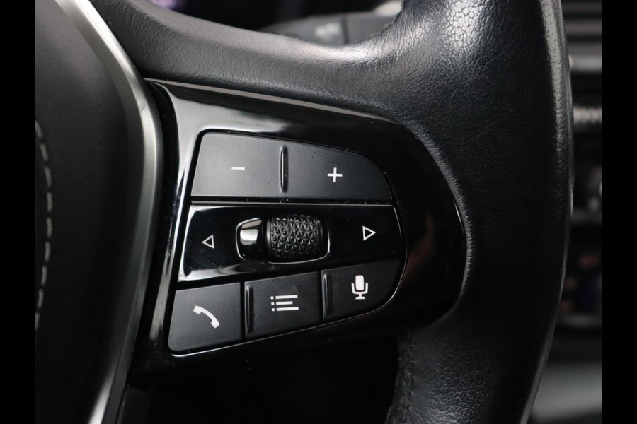 BMW 5 Serie 520i Business Edition Plus | Nappaleder | Stoelverwarming | Carplay | Laserlicht | Navigatie | Live Cockpit | Parkeerhulp | Climate control | Comfortstoelen | Cruise control | Bluetooth