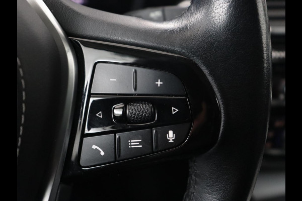 BMW 5 Serie 520i Business Edition Plus | Nappaleder | Stoelverwarming | Carplay | Laserlicht | Navigatie | Live Cockpit | Parkeerhulp | Climate control | Comfortstoelen | Cruise control | Bluetooth