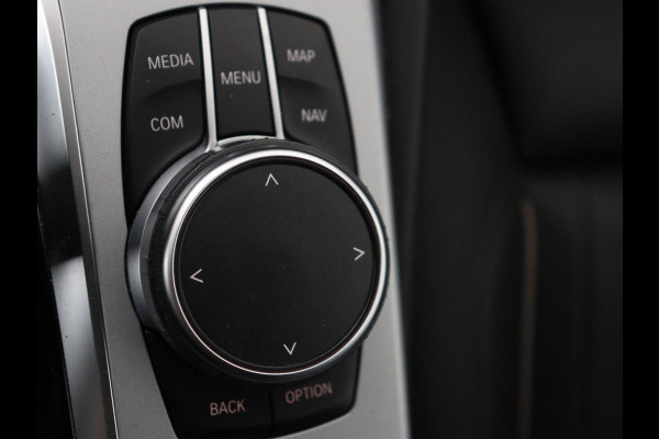 BMW 5 Serie 520i Business Edition Plus | Nappaleder | Stoelverwarming | Carplay | Laserlicht | Navigatie | Live Cockpit | Parkeerhulp | Climate control | Comfortstoelen | Cruise control | Bluetooth