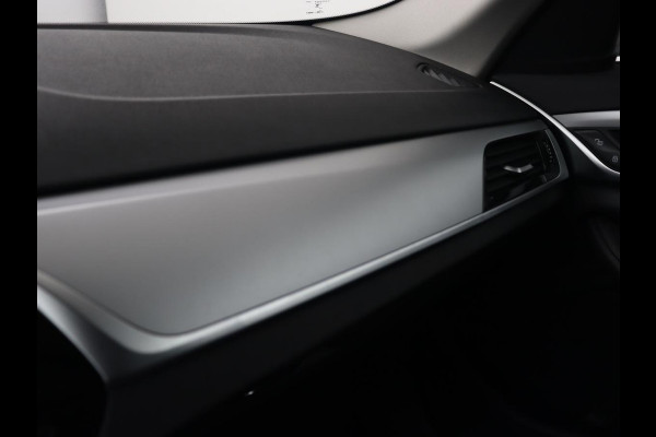 BMW 5 Serie 520i Business Edition Plus | Nappaleder | Stoelverwarming | Carplay | Laserlicht | Navigatie | Live Cockpit | Parkeerhulp | Climate control | Comfortstoelen | Cruise control | Bluetooth