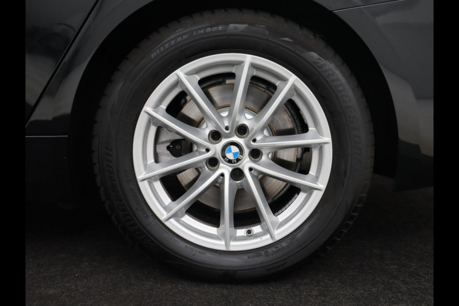 BMW 5 Serie 520i Business Edition Plus | Nappaleder | Stoelverwarming | Carplay | Laserlicht | Navigatie | Live Cockpit | Parkeerhulp | Climate control | Comfortstoelen | Cruise control | Bluetooth