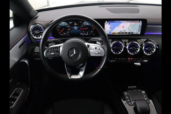 Mercedes-Benz CLA-Klasse 200 AMG | Stoelverwarming | Camera | Leder/Alcantara | Sfeerverlichting | Park Assist | Full LED | Navigatie | Widescreen | Climate control | Bluetooth | Cruise control