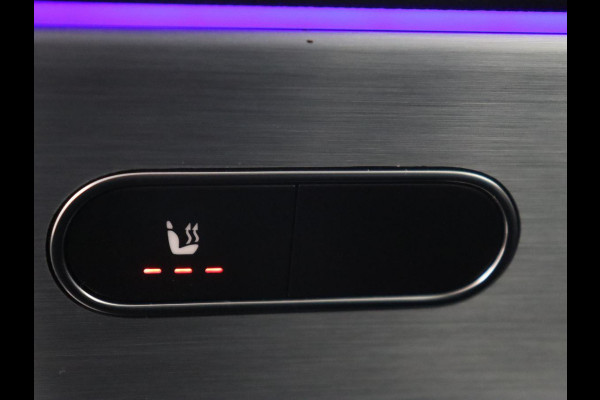 Mercedes-Benz CLA-Klasse 200 AMG | Stoelverwarming | Camera | Leder/Alcantara | Sfeerverlichting | Park Assist | Full LED | Navigatie | Widescreen | Climate control | Bluetooth | Cruise control