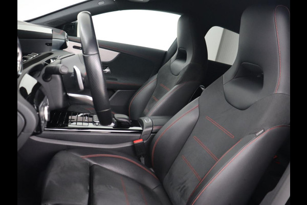 Mercedes-Benz CLA-Klasse 200 AMG | Stoelverwarming | Camera | Leder/Alcantara | Sfeerverlichting | Park Assist | Full LED | Navigatie | Widescreen | Climate control | Bluetooth | Cruise control