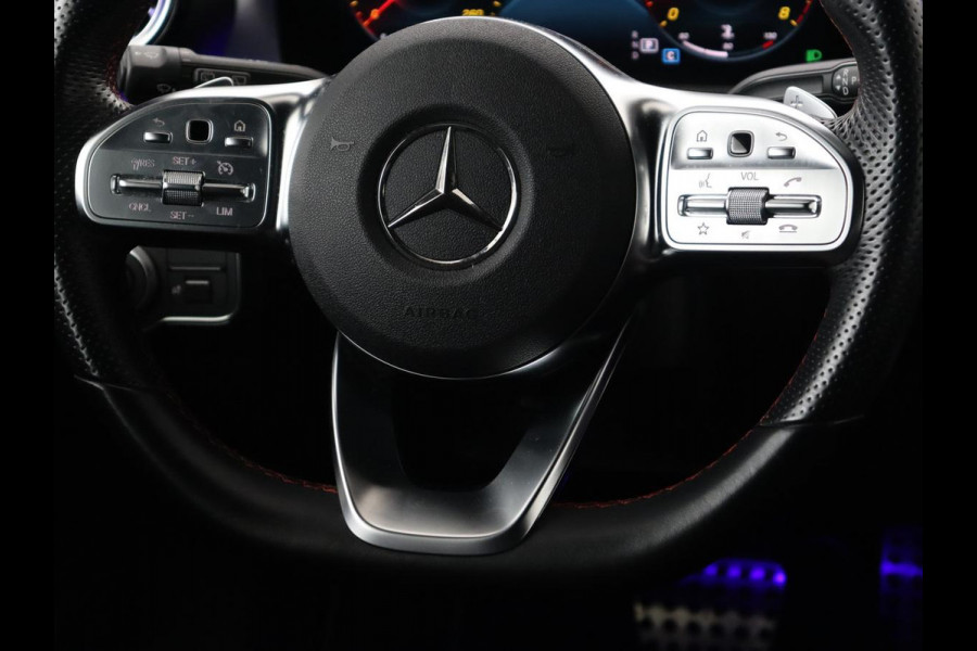 Mercedes-Benz CLA-Klasse 200 AMG | Stoelverwarming | Camera | Leder/Alcantara | Sfeerverlichting | Park Assist | Full LED | Navigatie | Widescreen | Climate control | Bluetooth | Cruise control