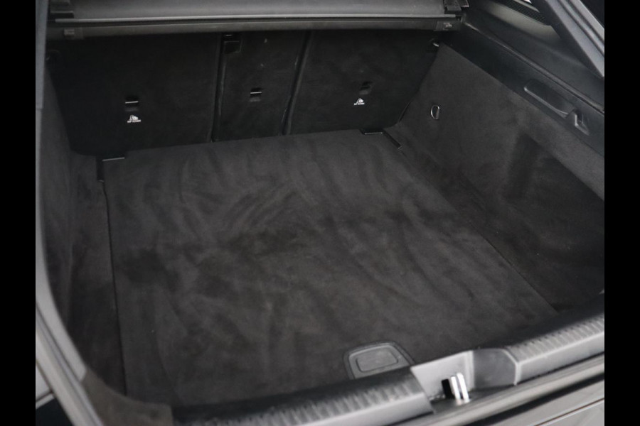 Mercedes-Benz CLA-Klasse 200 AMG | Stoelverwarming | Camera | Leder/Alcantara | Sfeerverlichting | Park Assist | Full LED | Navigatie | Widescreen | Climate control | Bluetooth | Cruise control