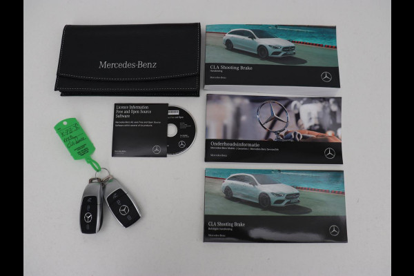 Mercedes-Benz CLA-Klasse 200 AMG | Stoelverwarming | Camera | Leder/Alcantara | Sfeerverlichting | Park Assist | Full LED | Navigatie | Widescreen | Climate control | Bluetooth | Cruise control
