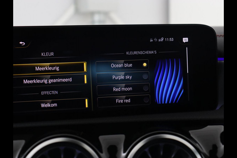 Mercedes-Benz CLA-Klasse 200 AMG | Stoelverwarming | Camera | Leder/Alcantara | Sfeerverlichting | Park Assist | Full LED | Navigatie | Widescreen | Climate control | Bluetooth | Cruise control