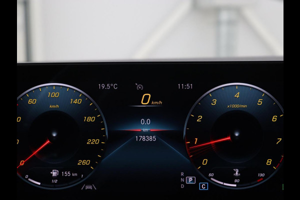 Mercedes-Benz CLA-Klasse 200 AMG | Stoelverwarming | Camera | Leder/Alcantara | Sfeerverlichting | Park Assist | Full LED | Navigatie | Widescreen | Climate control | Bluetooth | Cruise control