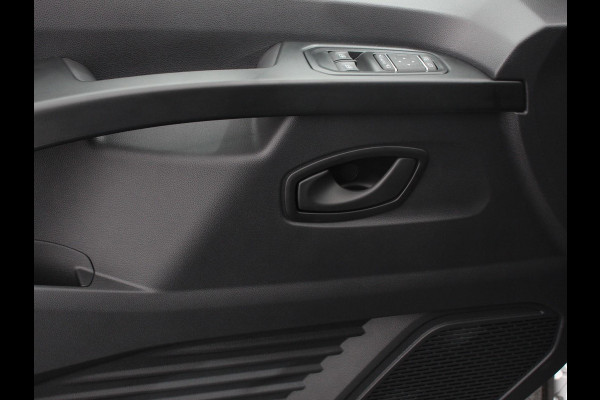 Renault Trafic 2.0 Blue dCi 150 Automaat T30 L2H1 Advance Navigatie Airco Lichtmetalen velgen Betimmering Trekhaak Camera Parkeer sensoren Dab