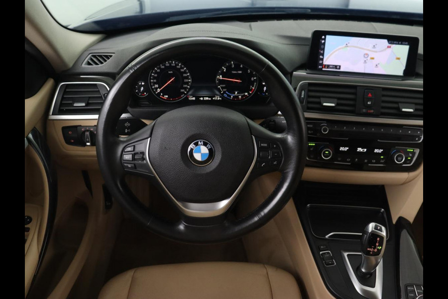BMW 3 Serie 318i Luxury Edition | Leder | Stoelverwarming | Navigatie | Trekhaak | Full LED | Climate control | PDC | Cruise control