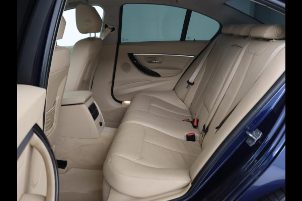 BMW 3 Serie 318i Luxury Edition | Leder | Stoelverwarming | Navigatie | Trekhaak | Full LED | Climate control | PDC | Cruise control