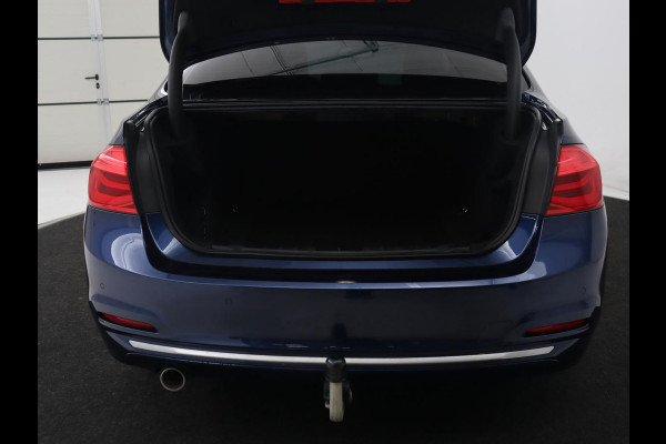 BMW 3 Serie 318i Luxury Edition | Leder | Stoelverwarming | Navigatie | Trekhaak | Full LED | Climate control | PDC | Cruise control