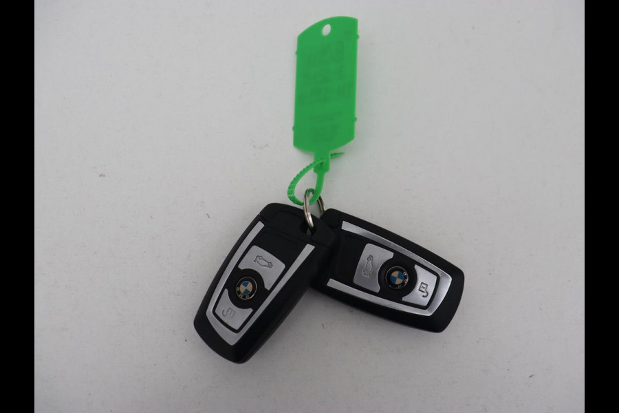 BMW 3 Serie 318i Luxury Edition | Leder | Stoelverwarming | Navigatie | Trekhaak | Full LED | Climate control | PDC | Cruise control