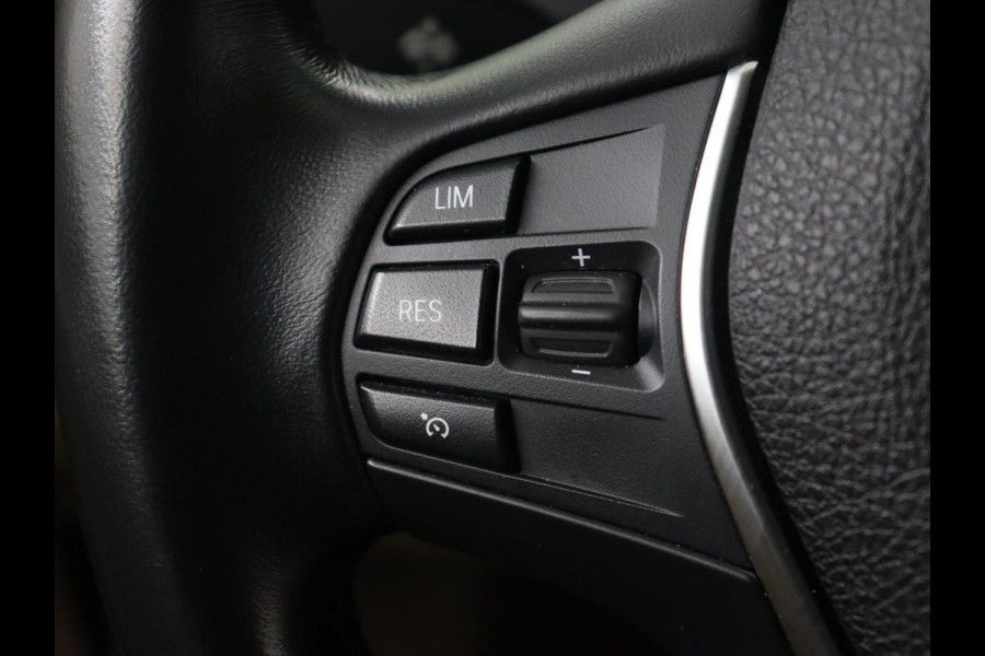 BMW 3 Serie 318i Luxury Edition | Leder | Stoelverwarming | Navigatie | Trekhaak | Full LED | Climate control | PDC | Cruise control