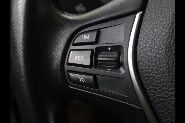 BMW 3 Serie 318i Luxury Edition | Leder | Stoelverwarming | Navigatie | Trekhaak | Full LED | Climate control | PDC | Cruise control