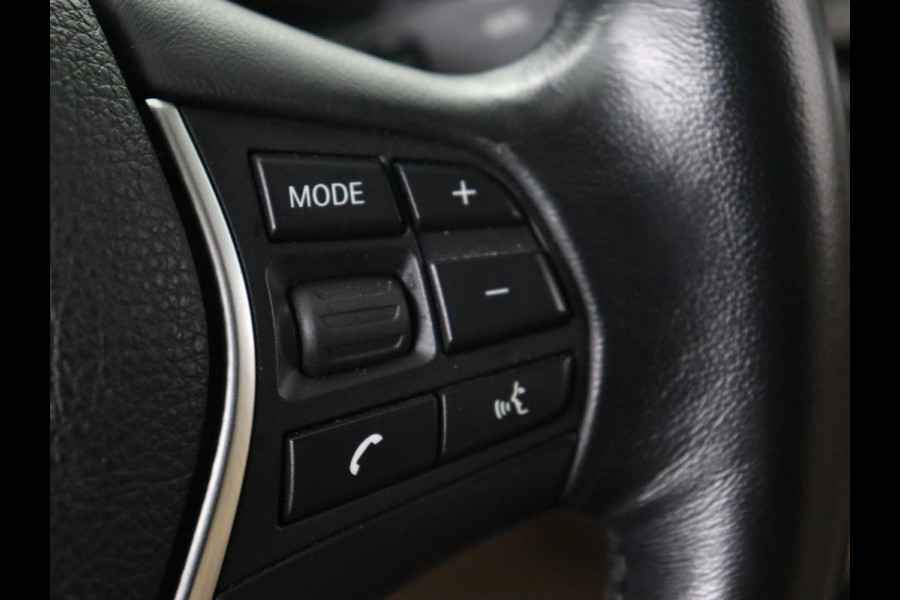 BMW 3 Serie 318i Luxury Edition | Leder | Stoelverwarming | Navigatie | Trekhaak | Full LED | Climate control | PDC | Cruise control