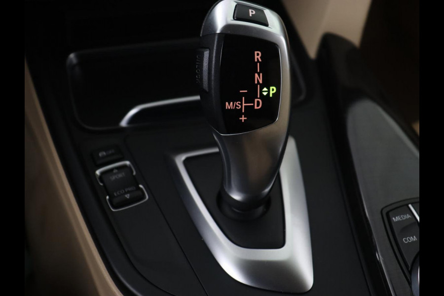 BMW 3 Serie 318i Luxury Edition | Leder | Stoelverwarming | Navigatie | Trekhaak | Full LED | Climate control | PDC | Cruise control