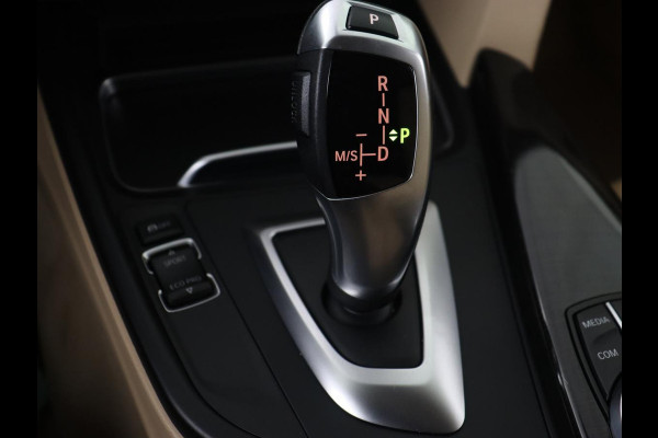 BMW 3 Serie 318i Luxury Edition | Leder | Stoelverwarming | Navigatie | Trekhaak | Full LED | Climate control | PDC | Cruise control