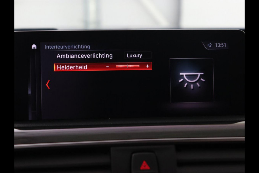 BMW 3 Serie 318i Luxury Edition | Leder | Stoelverwarming | Navigatie | Trekhaak | Full LED | Climate control | PDC | Cruise control