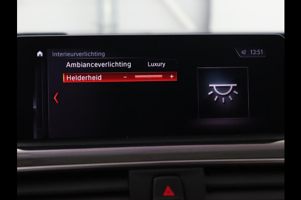 BMW 3 Serie 318i Luxury Edition | Leder | Stoelverwarming | Navigatie | Trekhaak | Full LED | Climate control | PDC | Cruise control