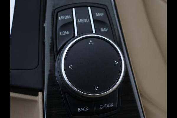 BMW 3 Serie 318i Luxury Edition | Leder | Stoelverwarming | Navigatie | Trekhaak | Full LED | Climate control | PDC | Cruise control