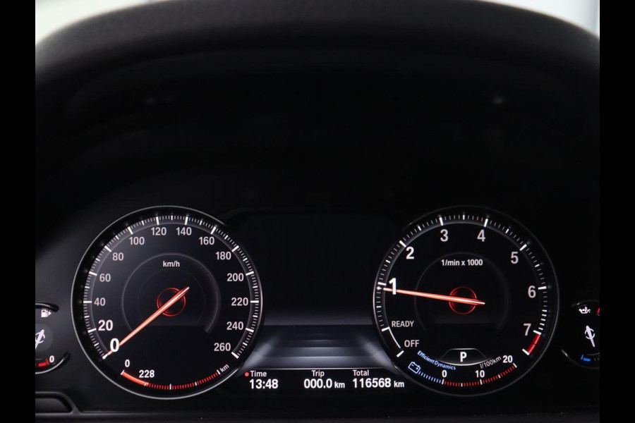 BMW 3 Serie 318i Luxury Edition | Leder | Stoelverwarming | Navigatie | Trekhaak | Full LED | Climate control | PDC | Cruise control