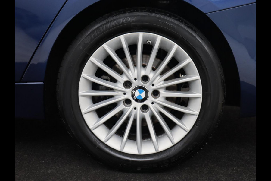 BMW 3 Serie 318i Luxury Edition | Leder | Stoelverwarming | Navigatie | Trekhaak | Full LED | Climate control | PDC | Cruise control