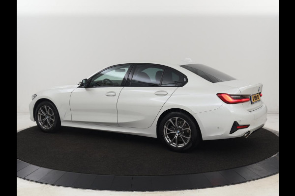 BMW 3 Serie 318i Sport Line | Carplay | Camera | Sportstoelen | Sfeerverlichting | Live Cockpit | Navigatie | Full LED | Half leder | Park Assist | Climate control | DAB | Cruise control | Bluetooth