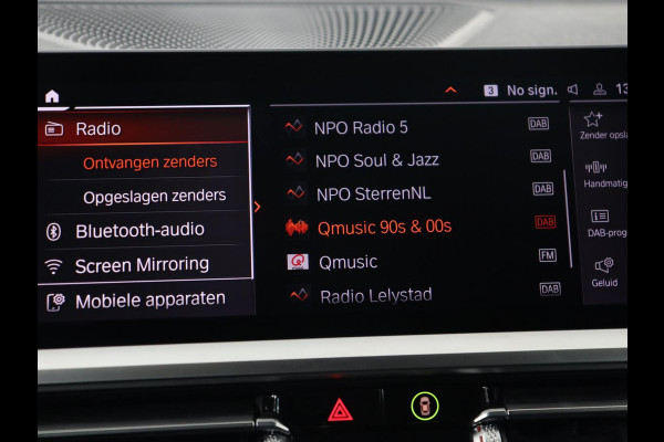 BMW 3 Serie 318i Sport Line | Carplay | Camera | Sportstoelen | Sfeerverlichting | Live Cockpit | Navigatie | Full LED | Half leder | Park Assist | Climate control | DAB | Cruise control | Bluetooth