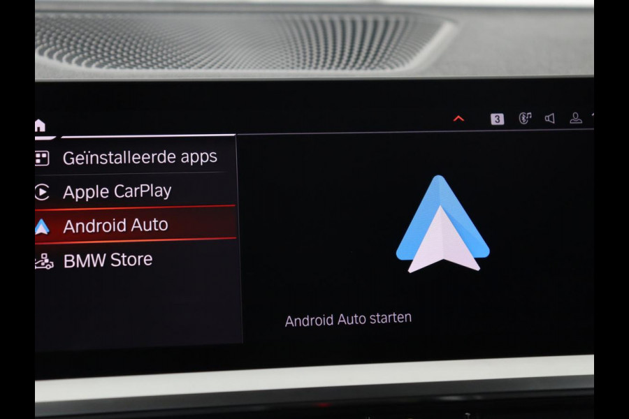 BMW 3 Serie 318i Sport Line | Carplay | Camera | Sportstoelen | Sfeerverlichting | Live Cockpit | Navigatie | Full LED | Half leder | Park Assist | Climate control | DAB | Cruise control | Bluetooth