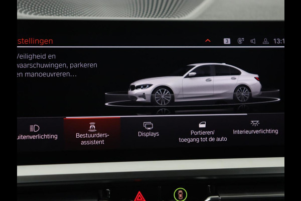 BMW 3 Serie 318i Sport Line | Carplay | Camera | Sportstoelen | Sfeerverlichting | Live Cockpit | Navigatie | Full LED | Half leder | Park Assist | Climate control | DAB | Cruise control | Bluetooth