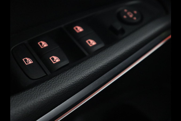 BMW 3 Serie 318i Sport Line | Carplay | Camera | Sportstoelen | Sfeerverlichting | Live Cockpit | Navigatie | Full LED | Half leder | Park Assist | Climate control | DAB | Cruise control | Bluetooth