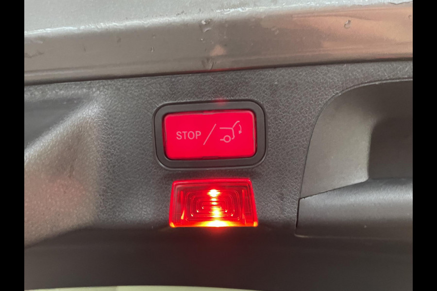 Mercedes-Benz CLA-Klasse Shooting Brake 180 Business Solution AMG Trekhaak Navigatie Camera Parkeersensoren Cruise Control AMG stoelen Stoelverwarming Sfeerverlichting Elektrische kofferklep Full Led Climate Control