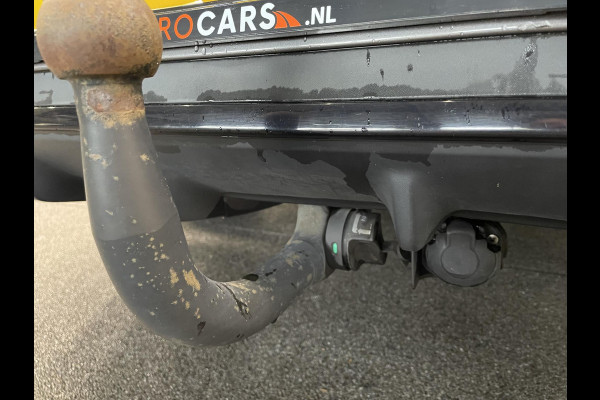 Mercedes-Benz CLA-Klasse Shooting Brake 180 Business Solution AMG Trekhaak Navigatie Camera Parkeersensoren Cruise Control AMG stoelen Stoelverwarming Sfeerverlichting Elektrische kofferklep Full Led Climate Control