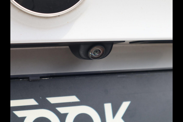 BMW X1 xDrive20i High Executive xLine Automaat Navigatiesysteem Plus / Panoramadak / Head-Up Display / Trekhaak / Leder / Sportstoelen / Achteruitrijcamera / Stoelverwarming / LED / 18 Inch / Lichtpakket