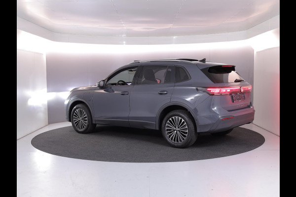 Volkswagen Tiguan 1.5 eHybrid Life Edition 204 PK PHEV | Trekhaak | Panorama dak | Stoel- en stuurverwarming | 18" LM velgen |