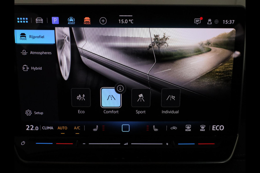 Volkswagen Tiguan 1.5 eHybrid Life Edition 204 PK PHEV | Trekhaak | Panorama dak | Stoel- en stuurverwarming | 18" LM velgen |