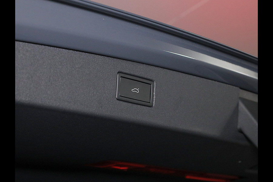 Volkswagen Tiguan 1.5 eHybrid Life Edition 204 PK PHEV | Trekhaak | Panorama dak | Stoel- en stuurverwarming | 18" LM velgen |