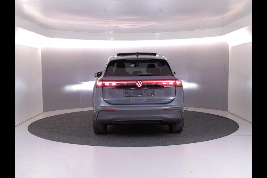 Volkswagen Tiguan 1.5 eHybrid Life Edition 204 PK PHEV | Trekhaak | Panorama dak | Stoel- en stuurverwarming | 18" LM velgen |