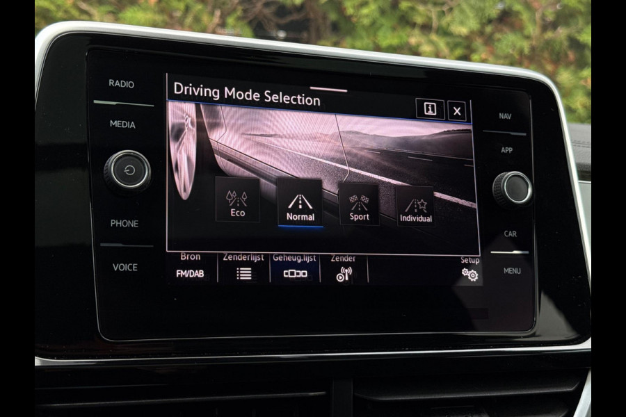Volkswagen T-Roc 1.5 TSI 3x R-Line Panorama CarPlay
