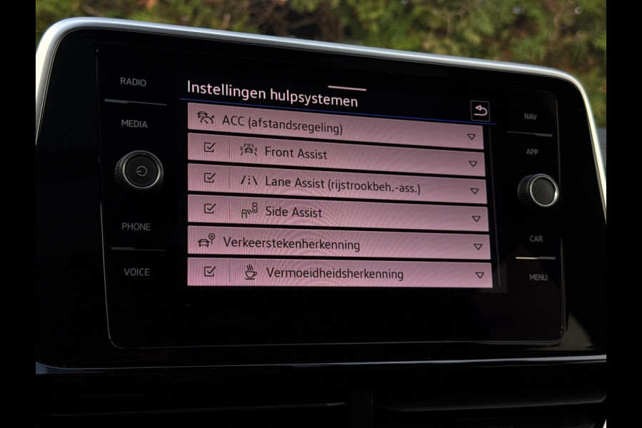 Volkswagen T-Roc 1.5 TSI 3x R-Line Panorama CarPlay