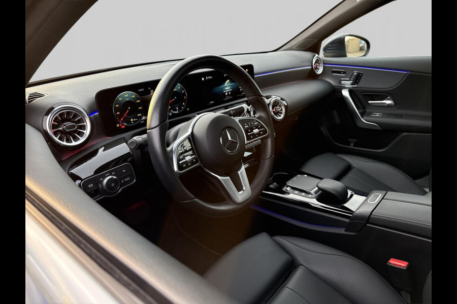 Mercedes-Benz A-Klasse 180 Business Solution Luxury | Pano | Memory stoelen | Achteruitrij camera |