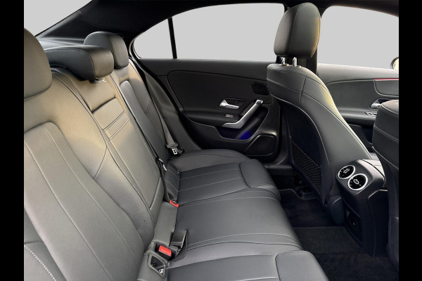 Mercedes-Benz A-Klasse 180 Business Solution Luxury | Pano | Memory stoelen | Achteruitrij camera |