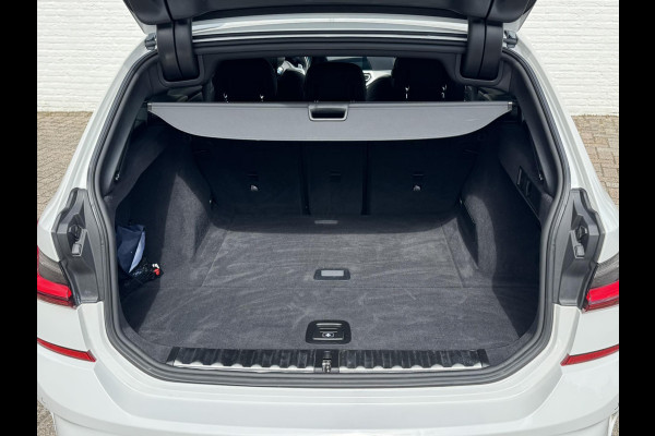 BMW 3 Serie Touring 320i High Exec. M-Sport individual Sfeer Leder Camera Carplay Trekhaak Led