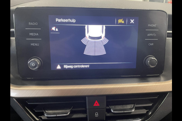 Škoda Kamiq 1.0 TSI 110pk DSG Style Navigatie Apple Carplay/Android Auto Climate Control Elektrisch bedienbare kofferbak Dab Extra Getint Glas