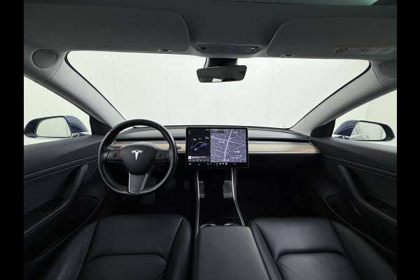 Tesla Model 3 RWD SR+ 325PK Lmv 18" AutoPilot FSD 2.5 Leder PanoDak Adaptive-Cruise Lmv Camera's Elektr.-Stuur+Stoelen+Spiegels+Geheugen+Easy- Navi LED Comfortstoelen ACC DAB Voorverwarmen interieur via App Keyless via Telefoonsleutel One-Pedal-Drive Origineel Nederlandse auto tot 11kw laden thuis! 1.584kg licht! Keurige auto!! 1000kg trekvermogen