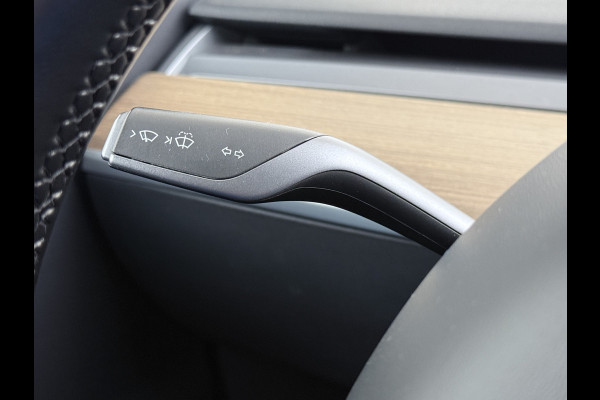 Tesla Model 3 RWD SR+ 325PK Lmv 18" AutoPilot FSD 2.5 Leder PanoDak Adaptive-Cruise Lmv Camera's Elektr.-Stuur+Stoelen+Spiegels+Geheugen+Easy- Navi LED Comfortstoelen ACC DAB Voorverwarmen interieur via App Keyless via Telefoonsleutel One-Pedal-Drive Origineel Nederlandse auto tot 11kw laden thuis! 1.584kg licht! Keurige auto!! 1000kg trekvermogen