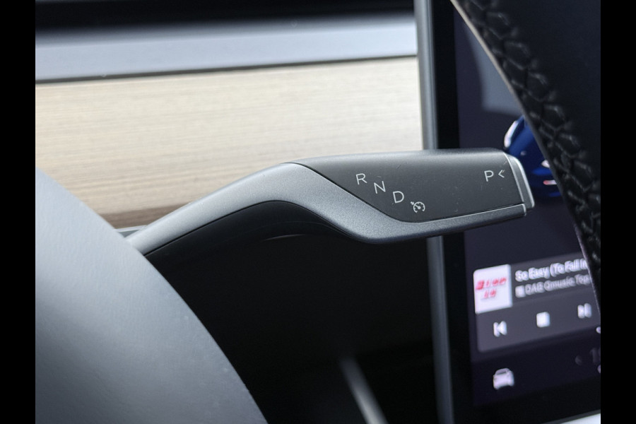 Tesla Model 3 RWD SR+ 325PK Lmv 18" AutoPilot FSD 2.5 Leder PanoDak Adaptive-Cruise Lmv Camera's Elektr.-Stuur+Stoelen+Spiegels+Geheugen+Easy- Navi LED Comfortstoelen ACC DAB Voorverwarmen interieur via App Keyless via Telefoonsleutel One-Pedal-Drive Origineel Nederlandse auto tot 11kw laden thuis! 1.584kg licht! Keurige auto!! 1000kg trekvermogen