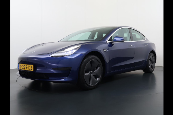 Tesla Model 3 RWD SR+ 325PK Lmv 18" AutoPilot FSD 2.5 Leder PanoDak Adaptive-Cruise Lmv Camera's Elektr.-Stuur+Stoelen+Spiegels+Geheugen+Easy- Navi LED Comfortstoelen ACC DAB Voorverwarmen interieur via App Keyless via Telefoonsleutel One-Pedal-Drive Origineel Nederlandse auto tot 11kw laden thuis! 1.584kg licht! Keurige auto!! 1000kg trekvermogen